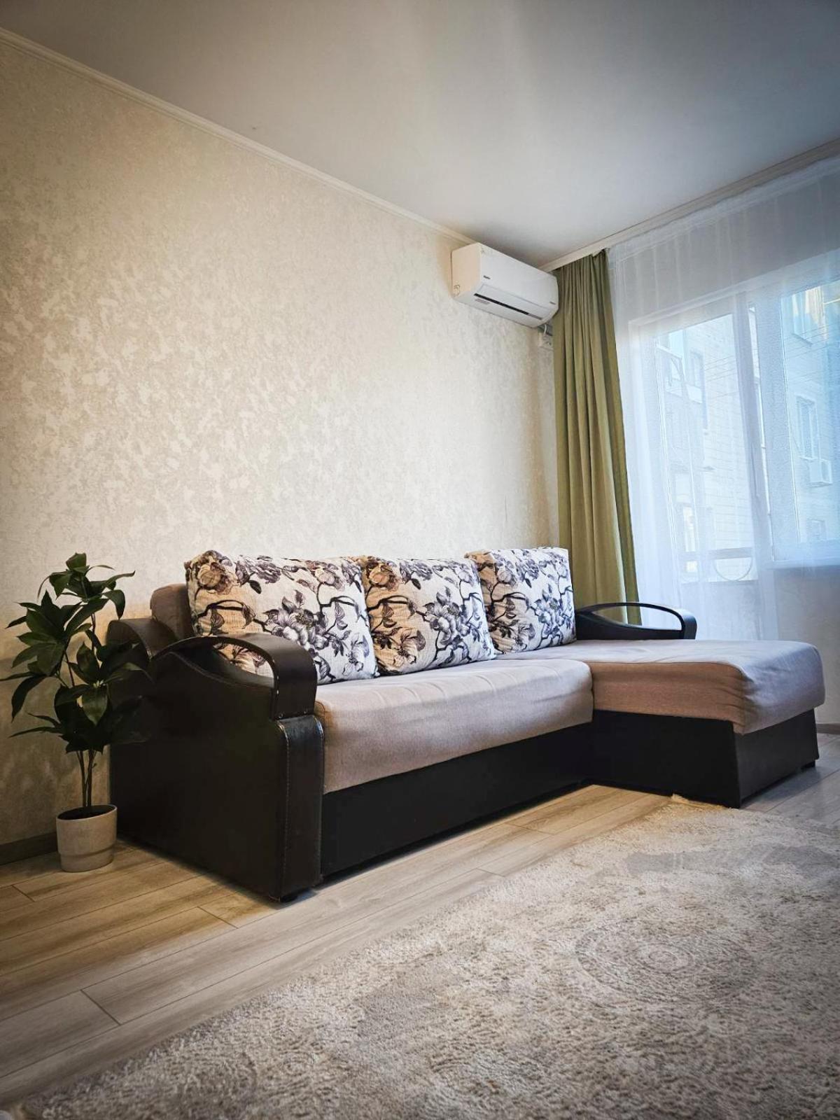 Апартаменты На Вечернем # Качалова Kryvy Rih Buitenkant foto